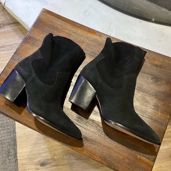 Schutz Tessie Black Suede Bootie size 7 - Picture 4 of 9